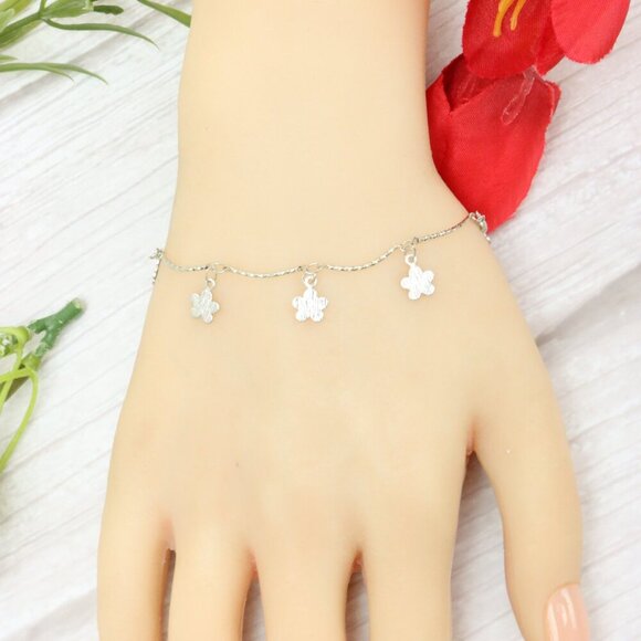 "Trendy Handmade Bracelet – A Thoughtful Gift for Girls & Women | UNVRC1086 - Picture 1 of 10